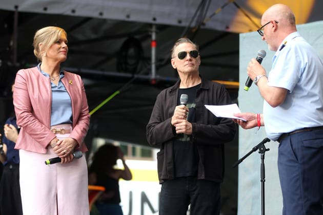 veteranentag berlin Berlin, 21.06.2026 Bundestagspräsidentin Julia Klöckner eröffnet die Fotoazustellung von Fotograf und Sänger Bryan Adams zum Nationalen Veteranentag *** Veterans Day in Berlin, Berlin, June 21, 2026 Copyright: xMatthiasxGränzdörferx