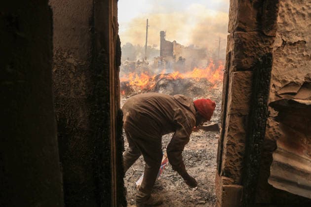 Blaze destroys shops at Nairobi s Gikomba Market NAIROBI, KENYA - JUNE 21: People inspect the damage and try to salvage their belongings after a fire broke out at Gikomba Market in Nairobi, Kenya, on June 21, 2026. Numerous shops were destroyed in the blaze as firefighters worked to contain the fire. Lucas Mukasa Anadolu Nairobi Kenya. Editorial use only. Please get in touch for any other usage.  Copyright: x2026xAnadoluxLucasxMukasax