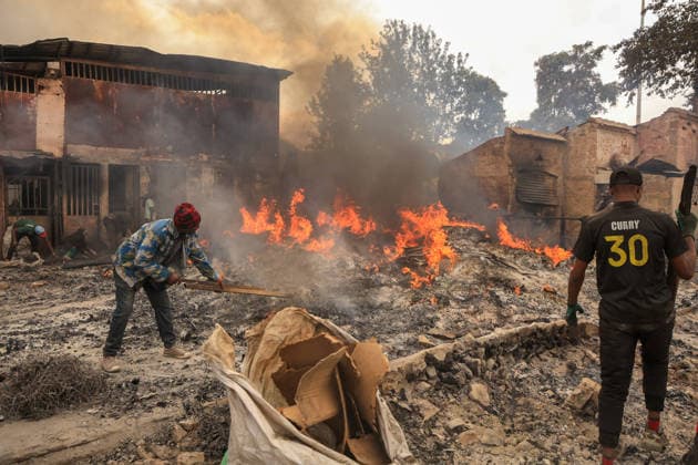 Blaze destroys shops at Nairobi s Gikomba Market NAIROBI, KENYA - JUNE 21: People inspect the damage and try to salvage their belongings after a fire broke out at Gikomba Market in Nairobi, Kenya, on June 21, 2026. Numerous shops were destroyed in the blaze as firefighters worked to contain the fire. Lucas Mukasa Anadolu Nairobi Kenya. Editorial use only. Please get in touch for any other usage.  Copyright: x2026xAnadoluxLucasxMukasax