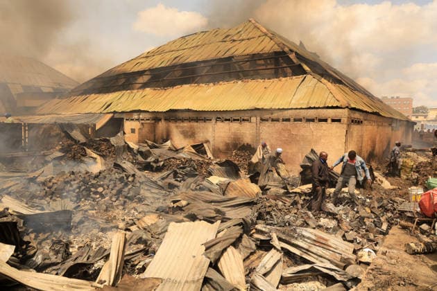 Blaze destroys shops at Nairobi s Gikomba Market NAIROBI, KENYA - JUNE 21: People inspect the damage and try to salvage their belongings after a fire broke out at Gikomba Market in Nairobi, Kenya, on June 21, 2026. Numerous shops were destroyed in the blaze as firefighters worked to contain the fire. Lucas Mukasa Anadolu Nairobi Kenya. Editorial use only. Please get in touch for any other usage.  Copyright: x2026xAnadoluxLucasxMukasax