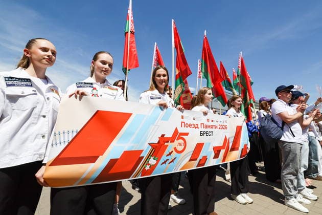 BELARUS, BREST - JUNE 21, 2026: Volunteers attend a ceremony to welcome the Victory Train mobile museum at the Brest-Tsentralny Central railway station on the eve of Day of Remembrance and Sorrow, marking the 85th anniversary of Nazi Germany s invasion of the Soviet Union in WWII Brest Belarus  - ZUMAt113 20260621_zaa_t113_148 Copyright: xMaximxMalinovskyx