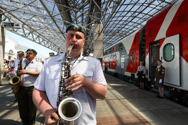 BELARUS, BREST - JUNE 21, 2026: Musicians perform during a ceremony to welcome the Victory Train mobile museum at the Brest-Tsentralny Central railway station on the eve of Day of Remembrance and Sorrow, marking the 85th anniversary of Nazi Germany s invasion of the Soviet Union in WWII Brest Belarus  - ZUMAt113 20260621_zaa_t113_151 Copyright: xMaximxMalinovskyx