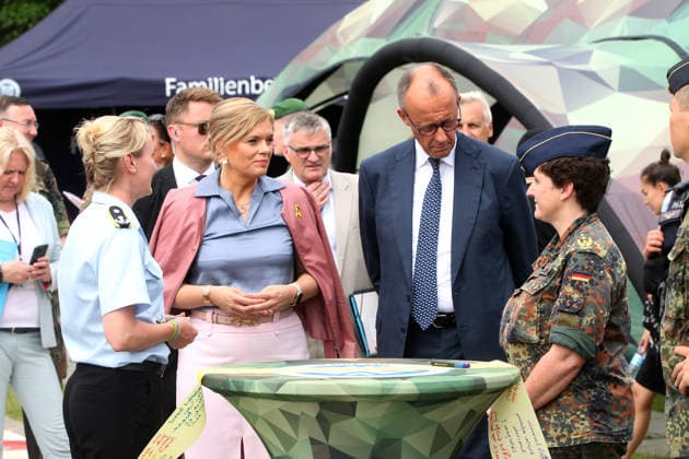 veteranentag berlin Berlin, 21.06.2026 Bundestagspräsidentin Julia Klöckner und Bundeskanzler Friedrich Merz beim Nationalen Veteranentag *** Veterans Day in Berlin, Berlin, June 21, 2026 Copyright: xMatthiasxGränzdörferx