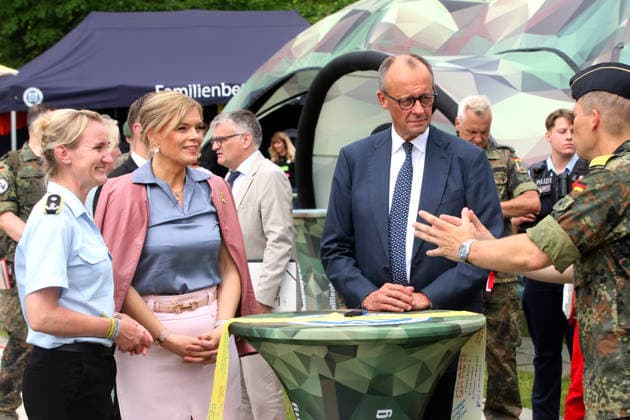 veteranentag berlin Berlin, 21.06.2026 Bundestagspräsidentin Julia Klöckner und Bundeskanzler Friedrich Merz beim Nationalen Veteranentag *** Veterans Day in Berlin, Berlin, June 21, 2026 Copyright: xMatthiasxGränzdörferx