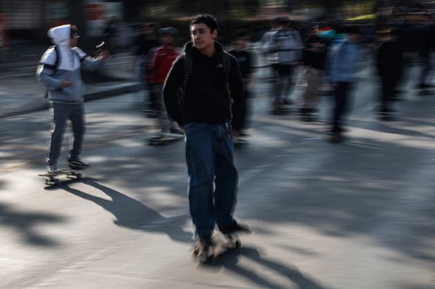 Santiago, June 21, 2026 Skaters of all ages and genders gather at the Escuela Militar Bridge to celebrate World Skateboarding Day and skate down Apoquindo Avenue in Las Condes. Diego Martin Aton Chile, Aton 1166820 jpeg,detected_source_language  Copyright: DiegoxMartin