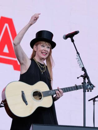 June 21, 2026, Newport, United Kingdom: American singer-songwriter Suzanne Nadine Vega known professionally as Suzanne Vega performing live at the Isle of Wight festival. Newport United Kingdom - ZUMAs197 20260621_aaa_s197_028 Copyright: xDawnxFletcher-Parkx