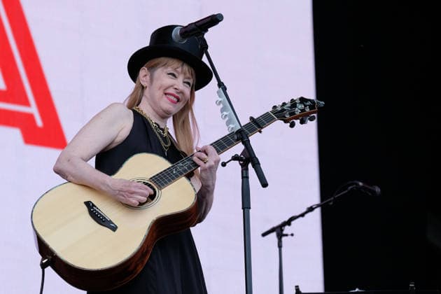 June 21, 2026, Newport, United Kingdom: American singer-songwriter Suzanne Nadine Vega known professionally as Suzanne Vega performing live at the Isle of Wight festival. Newport United Kingdom - ZUMAs197 20260621_aaa_s197_030 Copyright: xDawnxFletcher-Parkx