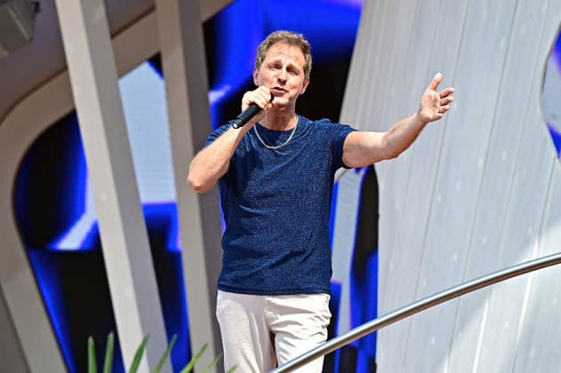 ZDF - Fernsehgarten. Sänger Jörg Bausch während der ZDF - Unterhaltungsshow Fernsehgarten am 21.06.2026 in Mainz. 20260621MWI129159 *** ZDF Fernsehgarten singer Jörg Bausch during the ZDF entertainment show Fernsehgarten on June 21, 2026, in Mainz 20260621MWI129159,detected_source_language