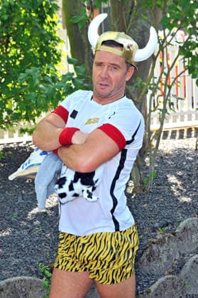 ZDF - Fernsehgarten. Sänger Lorenz Büffel ( Stefan Scheichel-Gierten ) während der ZDF - Unterhaltungsshow Fernsehgarten am 21.06.2026 in Mainz. 20260621MWI129649 *** ZDF Fernsehgarten singers Lorenz Büffel and Stefan Scheichel Gierten during the ZDF entertainment show Fernsehgarten on June 21, 2026, in Mainz 20260621MWI129649,detected_source_language