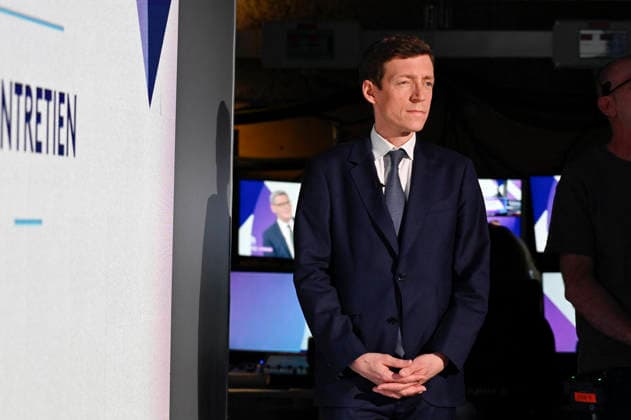 Edouard Geffray On Dimanche En Politique - Paris French Minister of Education Edouard Geffray poses for pictures ahead of an interview for Dimanche En Politique on France 3 channel in Paris, France on June 21, 2026. Photo by Stephane Le Tellec ABACAPRESS.COM Paris Ile-de-France France  Copyright: xLexTellecxStephane ABACAx
