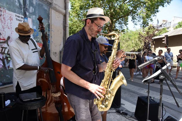 RECORD DATE NOT STATED Music Festival Amid Heatwave In Paris Music Festival 2026 in the Canal Saint-Martin, amid a heatwave in Paris, 40°C expected towards temperature records in France on June 21, 2026. Meteo France has triggered a red heat wave alert in 35 departments. Photo by Alain Apaydin ABACAPRESS  Copyright: xApaydinxAlain ABACAx
