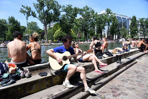 RECORD DATE NOT STATED Music Festival Amid Heatwave In Paris Music Festival 2026 in the Canal Saint-Martin, amid a heatwave in Paris, 40°C expected towards temperature records in France on June 21, 2026. Meteo France has triggered a red heat wave alert in 35 departments. Photo by Alain Apaydin ABACAPRESS  Copyright: xApaydinxAlain ABACAx