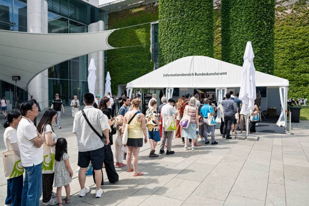 Berlin,21.06.2026,Tag der offenen Tür der Bundesregierung im Bundeskanzleramt *** Berlin, June 21, 2026, Federal Government Open House at the Federal Chancellery ,detected_source_language