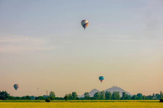 Meeting of pilots and owners of hot air balloons, on June 21, 2026, in Katusice, near Bela pod Bezdezem, Czech Republic. (CTKxPhoto RadekxPetrasek) CTKPhotoP2026062102336  CTKPhotoP2026062102336