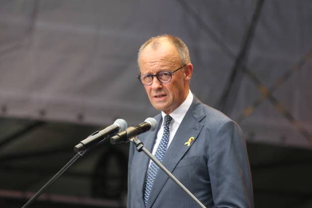 Bundeskanzler Friedrich Merz (CDU) spricht bei der Festveranstaltung zum 2. Nationalen Veteranentag. Deutschland feiert den 2. Nationalen Veteranentag mit einer großen Festveranstaltung rund um das Reichstagsgebäude.. Berlin, 21.06.2026 *** Chancellor Friedrich Merz of the CDU speaks at the ceremony marking the 2nd National Veterans Day. Germany celebrates the 2nd National Veterans Day with a large ceremony around the Reichstag building in Berlin, June 21, 2026,detected_source_language Copyright: xAgenturxMatthiasxWehnertx xM.xGränzdörferx