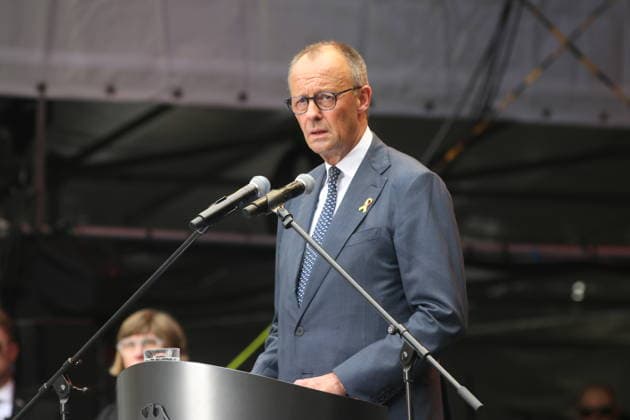 Bundeskanzler Friedrich Merz (CDU) spricht bei der Festveranstaltung zum 2. Nationalen Veteranentag. Deutschland feiert den 2. Nationalen Veteranentag mit einer großen Festveranstaltung rund um das Reichstagsgebäude.. Berlin, 21.06.2026 *** Chancellor Friedrich Merz of the CDU speaks at the ceremony marking the 2nd National Veterans Day. Germany celebrates the 2nd National Veterans Day with a large ceremony around the Reichstag building in Berlin, June 21, 2026,detected_source_language Copyright: xAgenturxMatthiasxWehnertx xM.xGränzdörferx