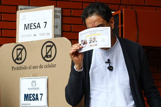 Candidate Ivan Cepeda casts his vote in Bogota BOGOTA, COLOMBIA - JUNE 21: Presidential candidate Ivan Cepeda, of the Historic Pact party, casts his vote in the presidential elections held in Bogota, Colombia, on Sunday, June 21, 2026. Lucas Aguayo Araos Anadolu Bogota Colombia. Editorial use only. Please get in touch for any other usage.  Copyright: x2026xAnadoluxLucasxAguayoxAraosx