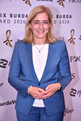 Nina Warken attends the Felix Burda Award ceremony on June 21, 2026 at the Axika in Berlin, Germany Felix Burda Award in Berlin *** Nina Warken attends the Felix Burda Award ceremony on June 21, 2026, at the Axika in Berlin, Germany. Felix Burda Award in Berlin,detected_source_language