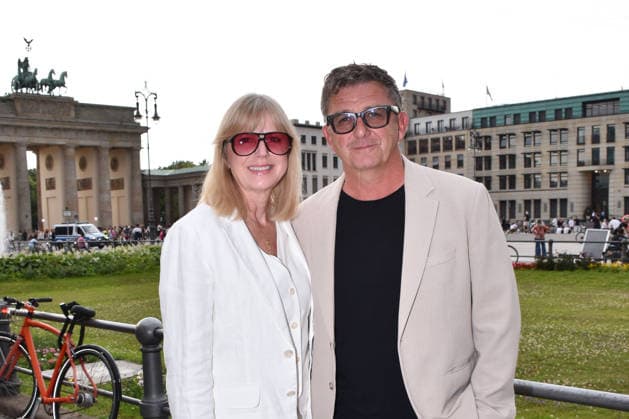 Hans Sigl and his wife Susanne Kemmler attend the Felix Burda Award ceremony on June 21, 2026 at the Axika in Berlin, Germany Felix Burda Award in Berlin *** Hans Sigl and his wife Susanne Kemmler attend the Felix Burda Award ceremony on June 21, 2026, at the Axika in Berlin, Germany. Felix Burda Award in Berlin,detected_source_language