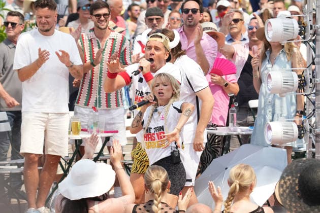 ZDF-Fernsehgarten 2026. Lorenz Büffel, Mia Julia und Malle Anja im ZDF Fernsehgarten mit dem Motto Discofox am 21.06.2026 in Mainz. Mainz ZDF Fernsehgarten Rheinland-Pfalz *** ZDF Fernsehgarten 2026