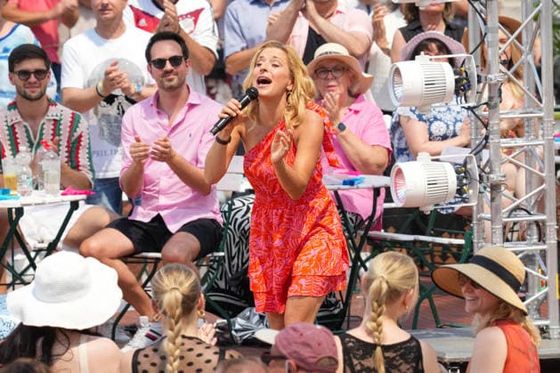 ZDF-Fernsehgarten 2026. Stefanie Hertel im ZDF Fernsehgarten mit dem Motto Discofox am 21.06.2026 in Mainz. Mainz ZDF Fernsehgarten Rheinland-Pfalz *** ZDF Fernsehgarten 2026
