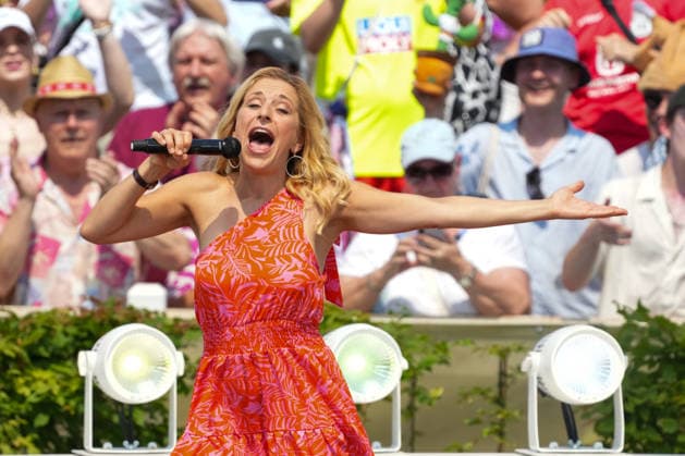 ZDF-Fernsehgarten 2026. Stefanie Hertel im ZDF Fernsehgarten mit dem Motto Discofox am 21.06.2026 in Mainz. Mainz ZDF Fernsehgarten Rheinland-Pfalz *** ZDF Fernsehgarten 2026