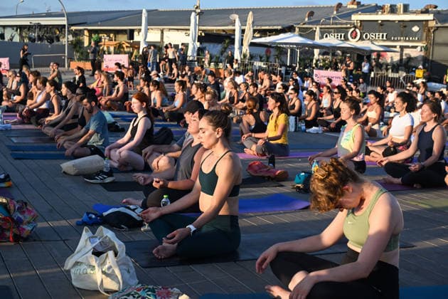 June 21, 2026, Tel-Aviv, Tel-Aviv, Israel: Hundreds of participants practice yoga during International Yoga Day at the Tel Aviv Port in Tel Aviv, joining an open public session featuring 108 Sun Salutations (Surya Namaskar), a traditional sequence symbolizing mindfulness, endurance and gratitude. Tel-Aviv Israel - ZUMAp227 20260621_zip_p227_007 Copyright: xPaulinaxPatimerx