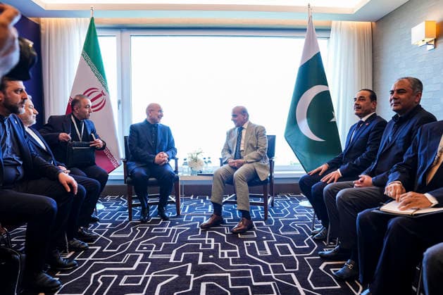 Zurich Switzerland Iran-US Talks Iranian parliament speaker Mohammad Bagher Ghalibaf (C-L) and Pakistan s Prime Minister Shehbaz Sharif (C-R) attend a meeting with members of their delegations in Zurich, Switzerland, on June 21, 2026. The meeting takes place on the sidelines of Iran-US talks aimed at easing tensions between Tehran and Washington, with Pakistan and Qatar involved in mediation efforts. Zurich Zurich Switzerland Copyright: xHamedxMalekpourx