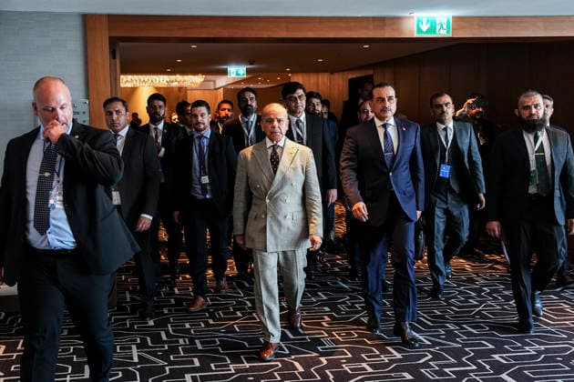 Zurich Switzerland Iran-US Talks Pakistan s Prime Minister Shehbaz Sharif walks with members of his delegation before a meeting with Iranian parliament speaker Mohammad Bagher Ghalibaf in Zurich, Switzerland, on June 21, 2026. The meeting takes place on the sidelines of Iran-US talks aimed at easing tensions between Tehran and Washington, with Pakistan and Qatar involved in mediation efforts. Zurich Zurich Switzerland Copyright: xHamedxMalekpourx
