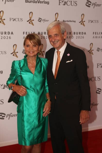 Uschi Glas und Dieter Hermann bei der 21. Verleihung des Felix Burda Award 2026 im Axica-Kongress- und Tagungszentrum. Berlin, 21.06.2026 *** Uschi Glas and Dieter Hermann at the 21st Felix Burda Award Ceremony in 2026 at the Axica Congress and Conference Center in Berlin, June 21, 2026,detected_source_language Copyright: xAgenturxMatthiasxWehnertx xM.xGränzdörferx