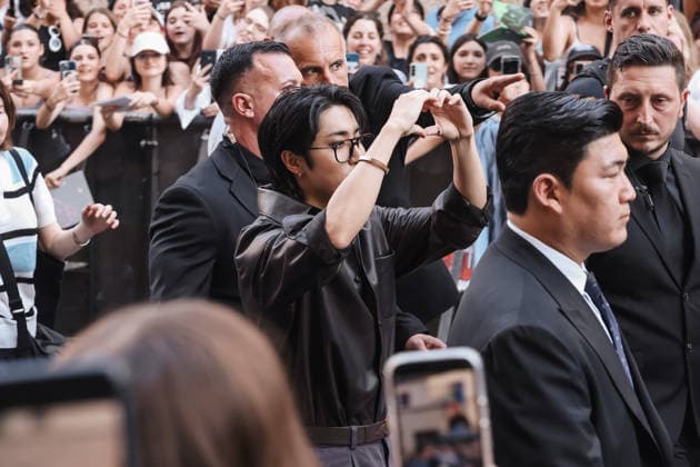 IPA85925212 - Milan, Milan Fashion Week Menswear Spring Summer 2027 - Men s Fashion, Spring Summer 2027 - Tod s Presentation - Guests arrive. Pictured: HAN (singer and rapper, member of the South Korean boy band Stray Kids)  Copyright: xAlessandroxBremecx xx 85925212