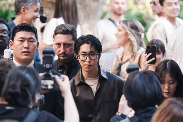 IPA85925218 - Milan, Milan Fashion Week Menswear Spring Summer 2027 - Men s Fashion, Spring Summer 2027 - Tod s Show - Guests arrive. Pictured: HAN (singer and rapper, member of the South Korean boy band Stray Kids)  Copyright: xAlessandroxBremecx xx 85925218