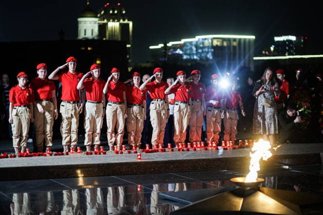 RUSSIA, MOSCOW - JUNE 21, 2026: Young people take part in an event titled Candle of Remembrance at Victory Museum. The event commemorates the 85th anniversary of Nazi Germany s invasion of the Soviet Union in WWII. Mikhail Tereshchenko TASS  94121381