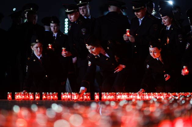 RUSSIA, MOSCOW - JUNE 21, 2026: People take part in an event titled Candle of Remembrance at Victory Museum. The event commemorates the 85th anniversary of Nazi Germany s invasion of the Soviet Union in WWII. Mikhail Tereshchenko TASS  94121376