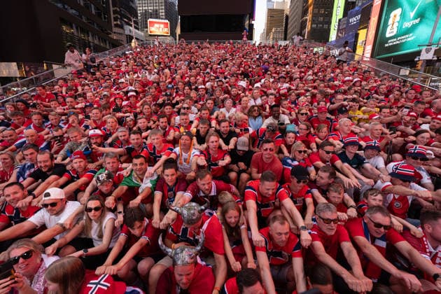 Norway national football team supporters gather in Times Square ahead of World Cup match NEW YORK, UNITED STATES - JUNE 21: Norwegian national football team supporters gather on the iconic red steps in Times Square ahead of Monday s FIFA World Cup match, creating a festive atmosphere with chants and traditional rowing celebrations as fans dressed in red and waving flags filled the famous Manhattan landmark in New York, United States on June 21, 2026. Lokman Vural Elibol Anadolu New York United States. Editorial use only. Please get in touch for any other usage.  Copyright: x2026xAnadoluxLokmanxVuralxElibolx