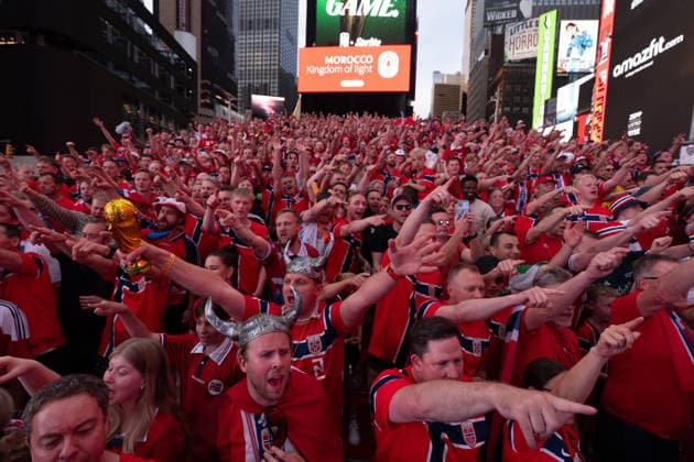 Norway national football team supporters gather in Times Square ahead of World Cup match NEW YORK, UNITED STATES - JUNE 21: Norwegian national football team supporters gather on the iconic red steps in Times Square ahead of Monday s FIFA World Cup match, creating a festive atmosphere with chants and traditional rowing celebrations as fans dressed in red and waving flags filled the famous Manhattan landmark in New York, United States on June 21, 2026. Lokman Vural Elibol Anadolu New York United States. Editorial use only. Please get in touch for any other usage.  Copyright: x2026xAnadoluxLokmanxVuralxElibolx