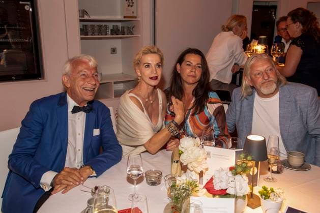 ABB BURDA- Joe Groebel, Grit Weis, Doreen Kessler und Frank Kessler zu Gast auf der Aftershow Party bei dem Felix Burda Award in der KAXICA am Brandenburger Tor am 21.06.2026 in Berlin Berlin Deutschland *** ABB BURDAs Joe Groebel, Grit Weis, Doreen Kessler, and Frank Kessler attended the after-show party for the Felix Burda Award at KAXICA near the Brandenburg Gate on June 21, 2026, in Berlin, Germany,detected_source_language