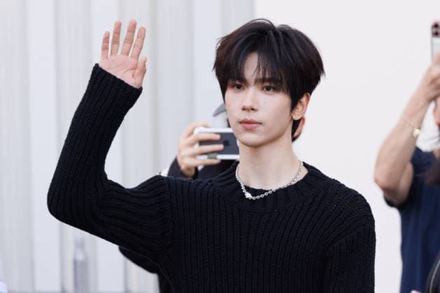 News - Prada - Arrivals - Milan Fashion Week - Menswear Spring Summer 2027 MILAN, ITALY - JUNE 21, 2026: Yu Chengen leaves the Prada fashion show during the Milan Fashion Week - Menswear Spring Summer 2027 on June 21, 2026 in Milan, Italy. Photo: Cinzia Camela. Milan Fondazione Prada Italy Copyright: xCinziaxCamelax xLiveMediax LPN_2530024