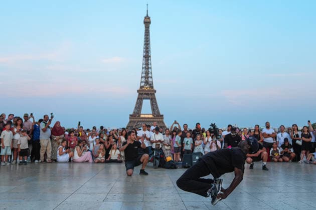 Fete De La Musique in Paris PARIS, FRANCE - JUNE 21: People attend concerts and celebrations during the annual Fete de la Musique (Music Festival) in Paris, France, on June 21, 2026. Parks, squares and historic streets across the French capital were transformed into open-air concert venues as residents and tourists gathered to enjoy live music throughout the day. Omer Taha Cetin Anadolu Paris France. Editorial use only. Please get in touch for any other usage.  Copyright: x2026xAnadoluxOmerxTahaxCetinx