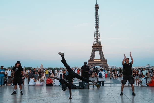 Fete De La Musique in Paris PARIS, FRANCE - JUNE 21: People attend concerts and celebrations during the annual Fete de la Musique (Music Festival) in Paris, France, on June 21, 2026. Parks, squares and historic streets across the French capital were transformed into open-air concert venues as residents and tourists gathered to enjoy live music throughout the day. Omer Taha Cetin Anadolu Paris France. Editorial use only. Please get in touch for any other usage.  Copyright: x2026xAnadoluxOmerxTahaxCetinx