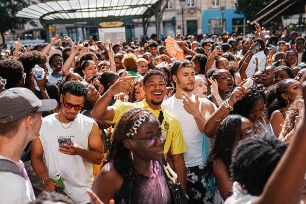 Fete De La Musique in Paris PARIS, FRANCE - JUNE 21: People attend concerts and celebrations during the annual Fete de la Musique (Music Festival) in Paris, France, on June 21, 2026. Parks, squares and historic streets across the French capital were transformed into open-air concert venues as residents and tourists gathered to enjoy live music throughout the day. Omer Taha Cetin Anadolu Paris France. Editorial use only. Please get in touch for any other usage.  Copyright: x2026xAnadoluxOmerxTahaxCetinx