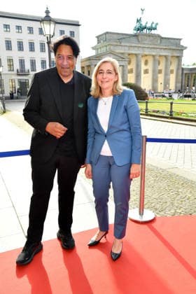 Cherno Jobatey und Nina Warken Bundesministerin für Gesundheit (CDU) beim Felix Burda Award im AXICA Hausl in Berlin am 21.06.2026 *** Cherno Jobatey and Nina Warken, Federal Minister of Health (CDU), at the Felix Burda Award ceremony at the AXICA Hausl in Berlin on June 21, 2026,detected_source_language