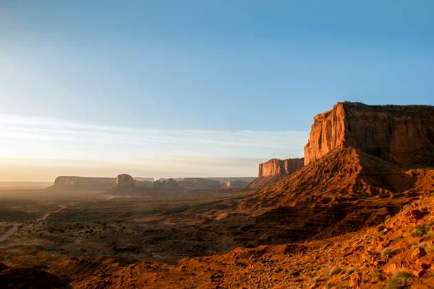 Creative Highlights World #2 Golden sunrise over the vast Monument Valley desert Monument Valley, Arizona, USA CR_MALI260620C-2054749-01