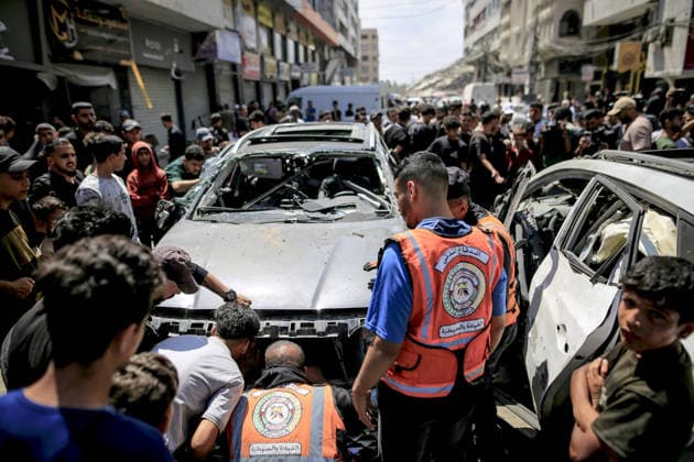 Israeli UAV attack in Gaza kills high school senior celebrating graduation GAZA CITY, GAZA, PALESTINE - JUNE 22: Palestinians inspect the damaged car after Israeli unmanned aerial vehicles (UAVs) targeted civilian vehicles in the Rimal neighborhood of Gaza City, Gaza, Palestine on June 22, 2026. Regad Ashur, an 18-year-old high school senior, was killed and three other Palestinians were injured as a result of the attack. Saeed M. M. T. Jaras Anadolu Gaza City Gaza. Editorial use only. Please get in touch for any other usage.  Copyright: x2026xAnadoluxSaeedxM.xM.xT.xJarasx