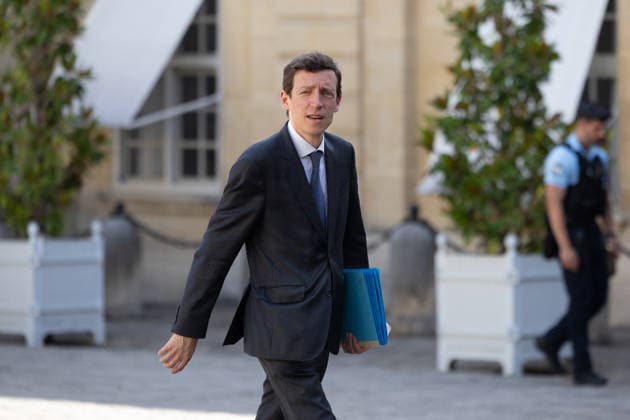 Presentation of the Lyhanna Report to the PM at Matignon - Paris French Minister of Education Edouard Geffray arrives for the presentation of the Lyhanna report to the French Prime Minister at Matignon, in Paris, on June 22, 2026. Photo by Raphael Lafargue ABACAPRESS.COM Paris France  Copyright: xLafarguexRaphael ABACAx