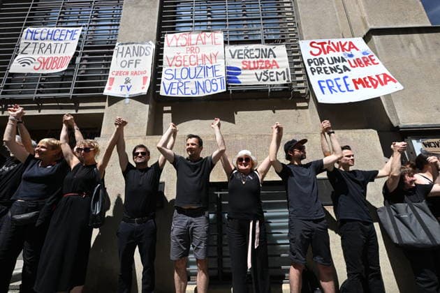 A one-day warning strike by employees of Czech Television (CT) and Czech Radio (CRo) over planned changes to the funding of public media, was held in Prague, Czech Republic, on June 22, 2026. Protest happening in front of the Czech Radio building. (CTKxPhoto KaterinaxSulova) CTKPhotoP2026062203942  CTKPhotoP2026062203942