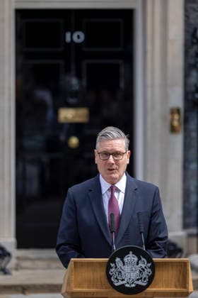 22 June 2026 London, UK: Prime Minister Keir Starmer Announces Resignation Outside No.10 Downing Street 22 June 2026 Westminster, London, UK: Prime Minister Sir Keir Starmer delivers a statement outside No.10 Downing Street announcing that he will step down as Leader of the Labour Party and Prime Minister. Speaking to assembled members of the media, Starmer outlined plans for an orderly leadership transition, with a successor expected to be in place before Parliament returns in September., Credit:Abdullah Bailey Anthony Bailey - B2421 Avalon  Copyright: xAbdullahxBaileyx xAnthonyxBaileyx-xB2421x xAvalonx 1111767227