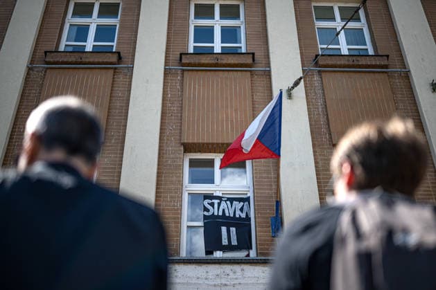 A one-day warning strike by employees of Czech Television and Czech Radio over planned changes to the funding of public media, in Hradec Kralove, Czech Republic, on June 22, 2026. Protesters in front of the Czech Radio Hradec Kralove building. (CTKxPhoto DavidxTanecek) CTKPhotoP2026062204263  CTKPhotoP2026062204263