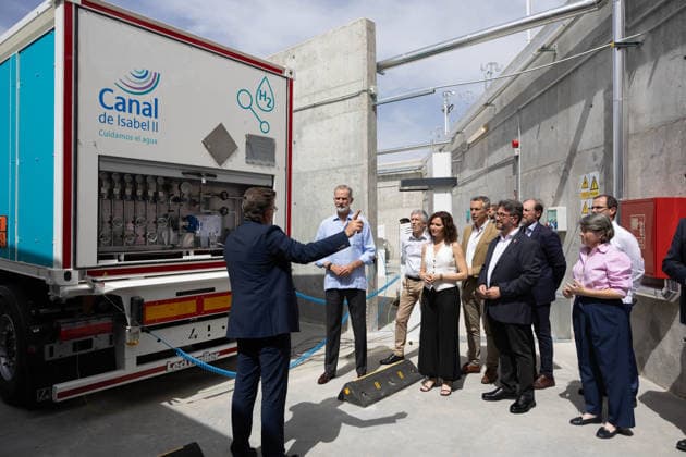The King Inaugurates the Canal de Isabel II Water and Energy Innovation Center in Pinto, Madrid. King Felipe VI 2i, Interior Minister Fernando Grande Marlaska 3i, and the President of the Community of Madrid, Isabel Díaz Ayuso 4i, during the inauguration of the Water and Energy Innovation Center at the Arroyo Culebro Wastewater Treatment Plant on June 22, 2026, in Pinto, Madrid, Spain. The inauguration is part of the events commemorating the 175th anniversary of the founding of Canal de Isabel II. JUNE 22, 2026 Jesús Hellí Pinto, Madrid Pinto, Madrid, Spain,detected_source_language  Copyright: xJesusxHellinx 7614486