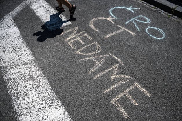 A one-day warning strike by employees of Czech Television and Czech Radio over planned changes to the funding of public media, in Hradec Kralove, Czech Republic, on June 22, 2026. Signs in front of the Czech Radio building in Hradec Kralove. (CTKxPhoto DavidxTanecek) CTKPhotoP2026062204383  CTKPhotoP2026062204383
